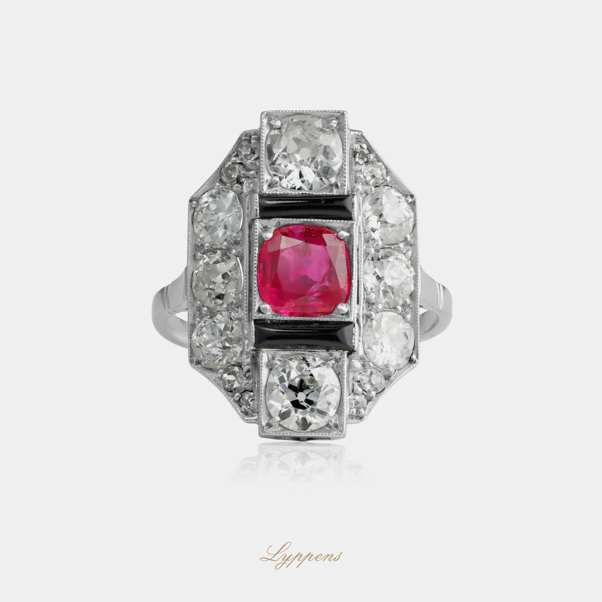 Platina Art Deco ring met rond geslepen robijn, onyx en ca. 2.50ct oud briljant geslepen diamanten