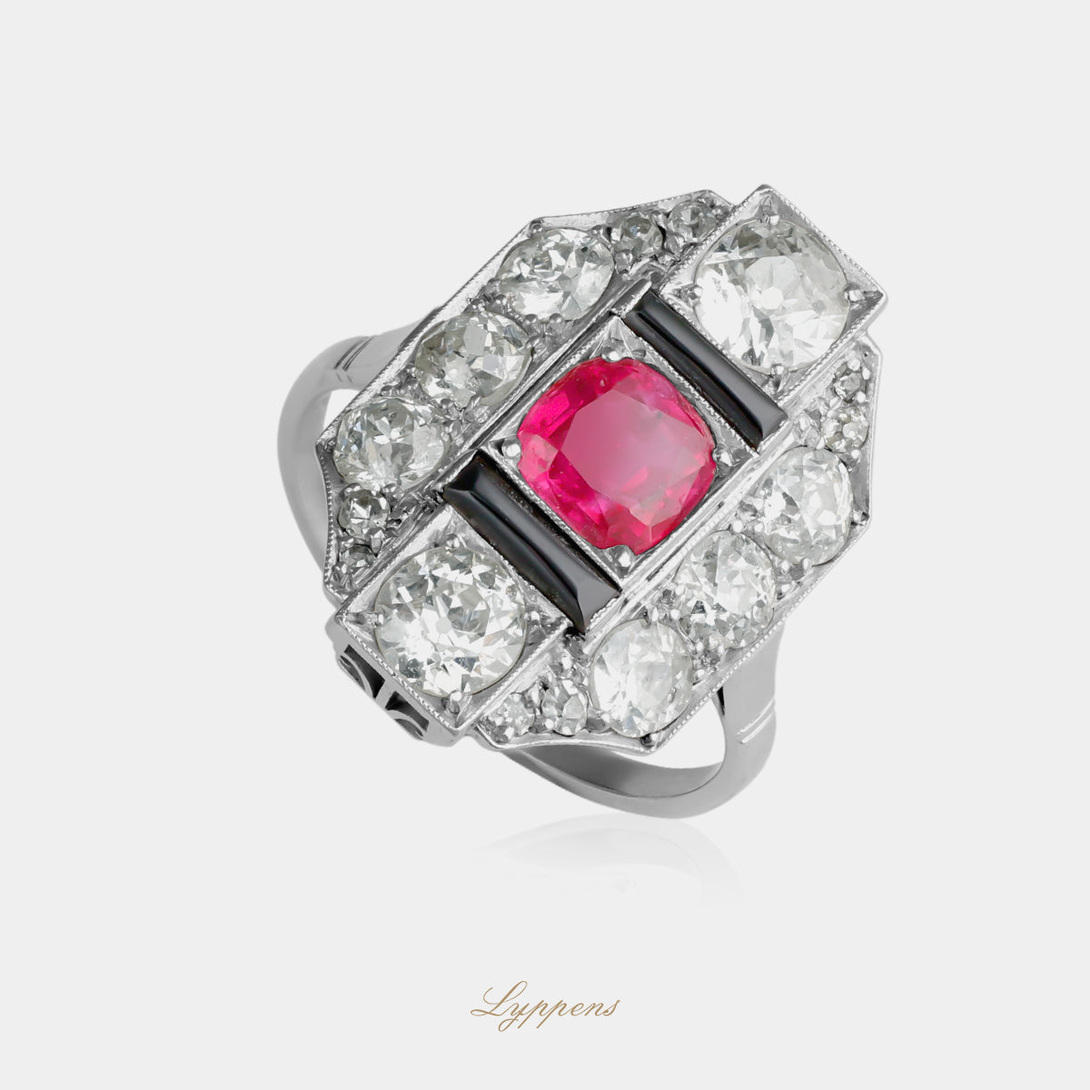 platina Art Deco ring met robijn, onyx en diamanten, geometrisch ontwerp