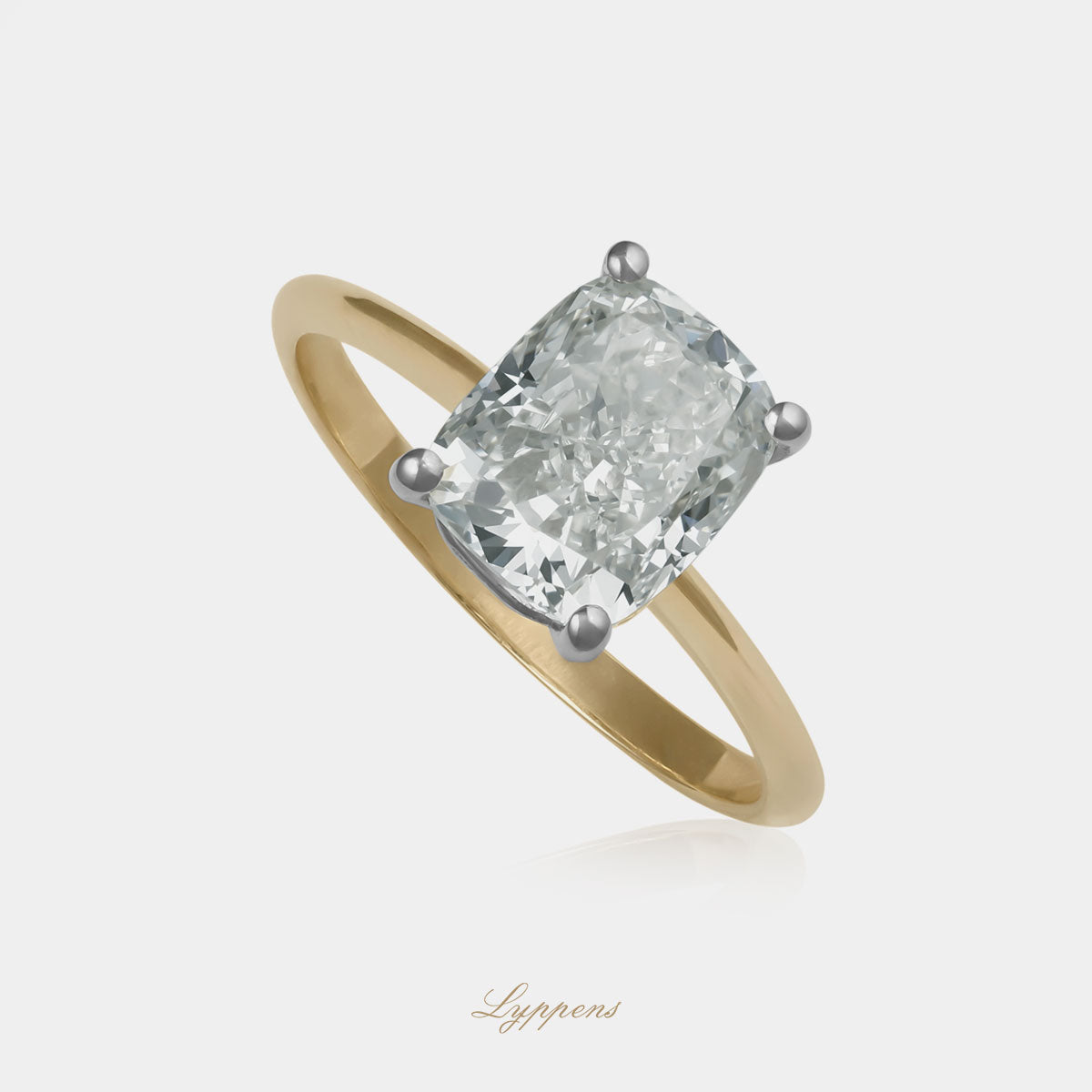 Geel- en witgouden solitair ring met cushion geslepen diamant