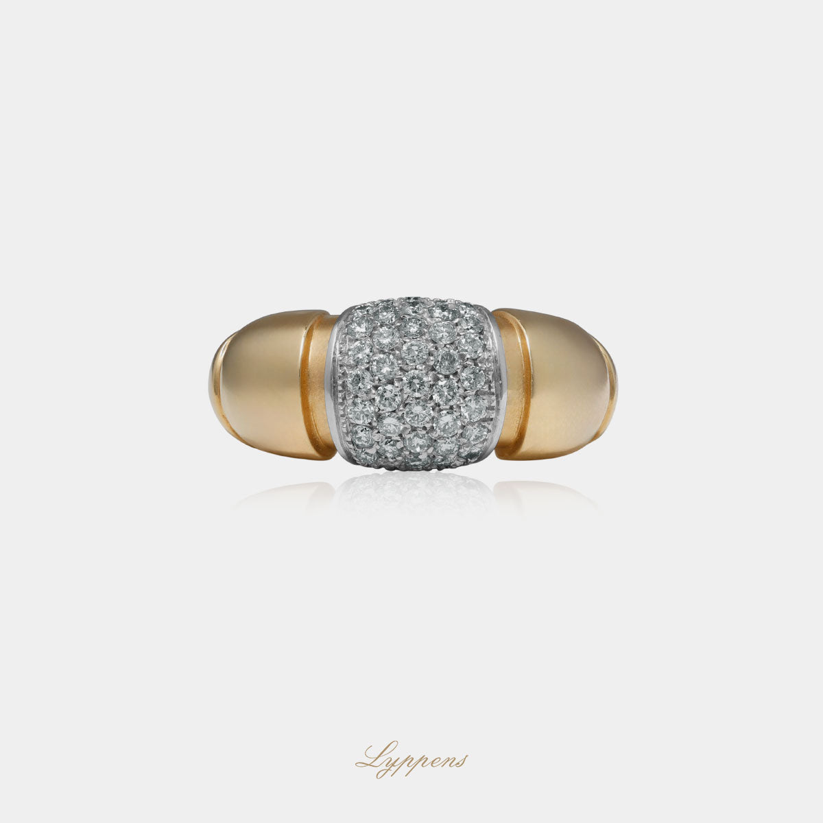 Geelgouden vintage ring, pave gezet met briljant geslepen diamant.