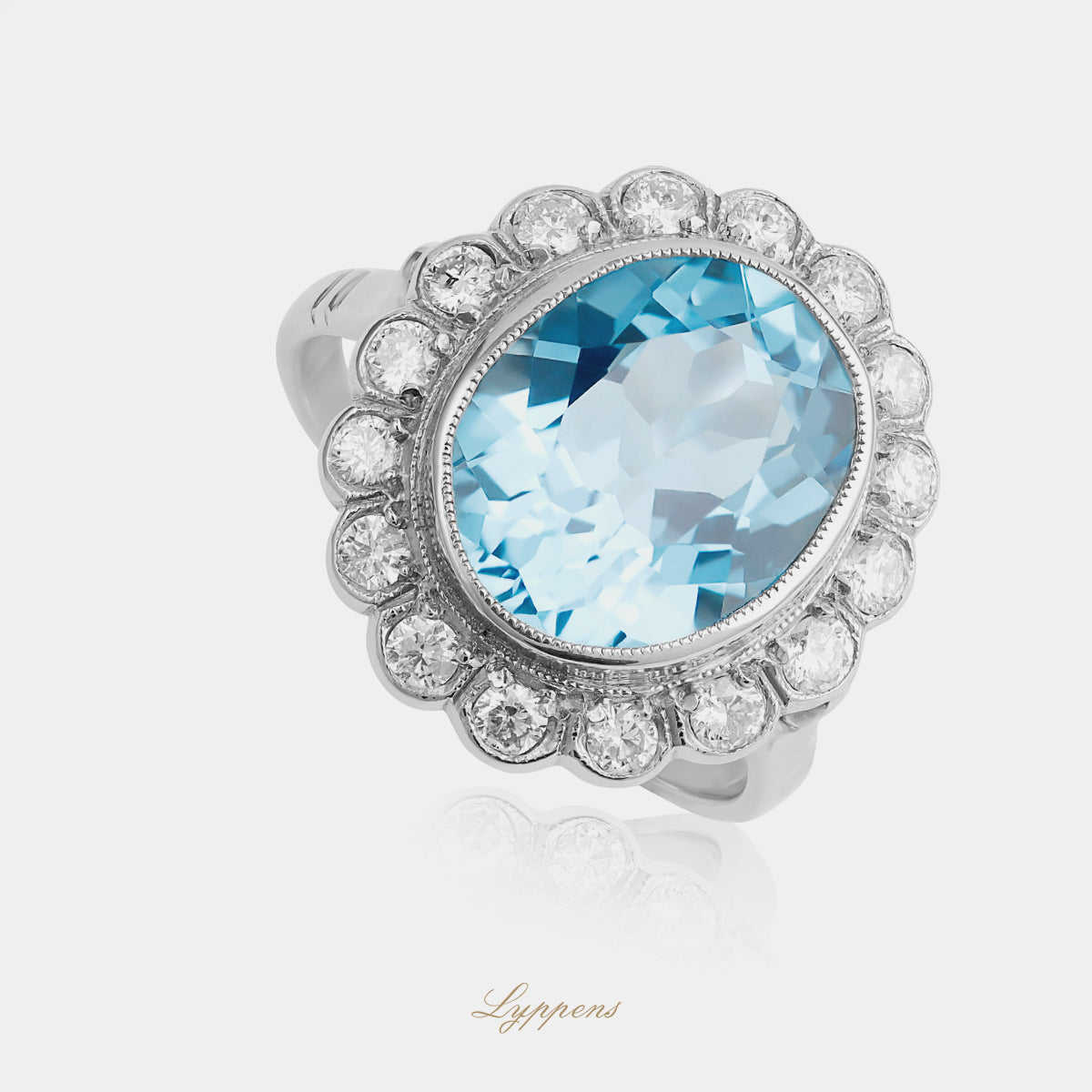 Vintage 14 karaat witgouden ring met sky blue topaas en diamanten entourage 0.50ct
