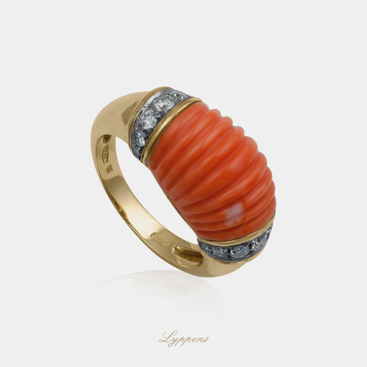 Yellow gold vintage 1970s ring with precious coral and diamonds