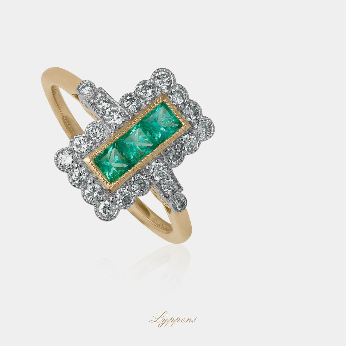 Yellow gold vintage ring with emerald and diamonds