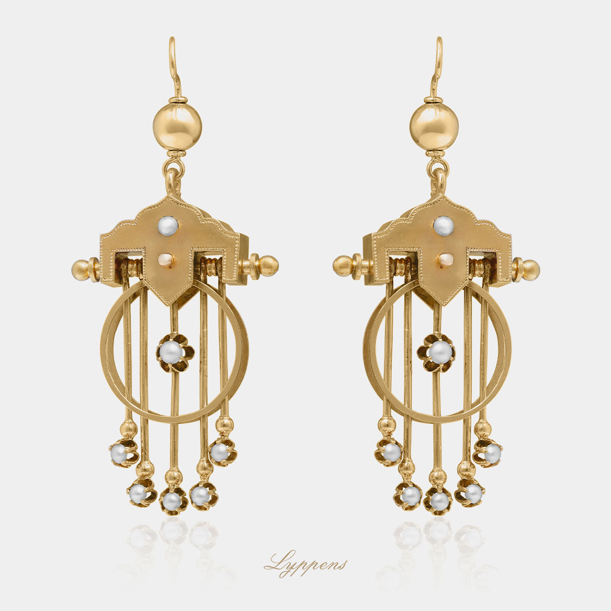 Yellow gold Victorian earrings with pearl