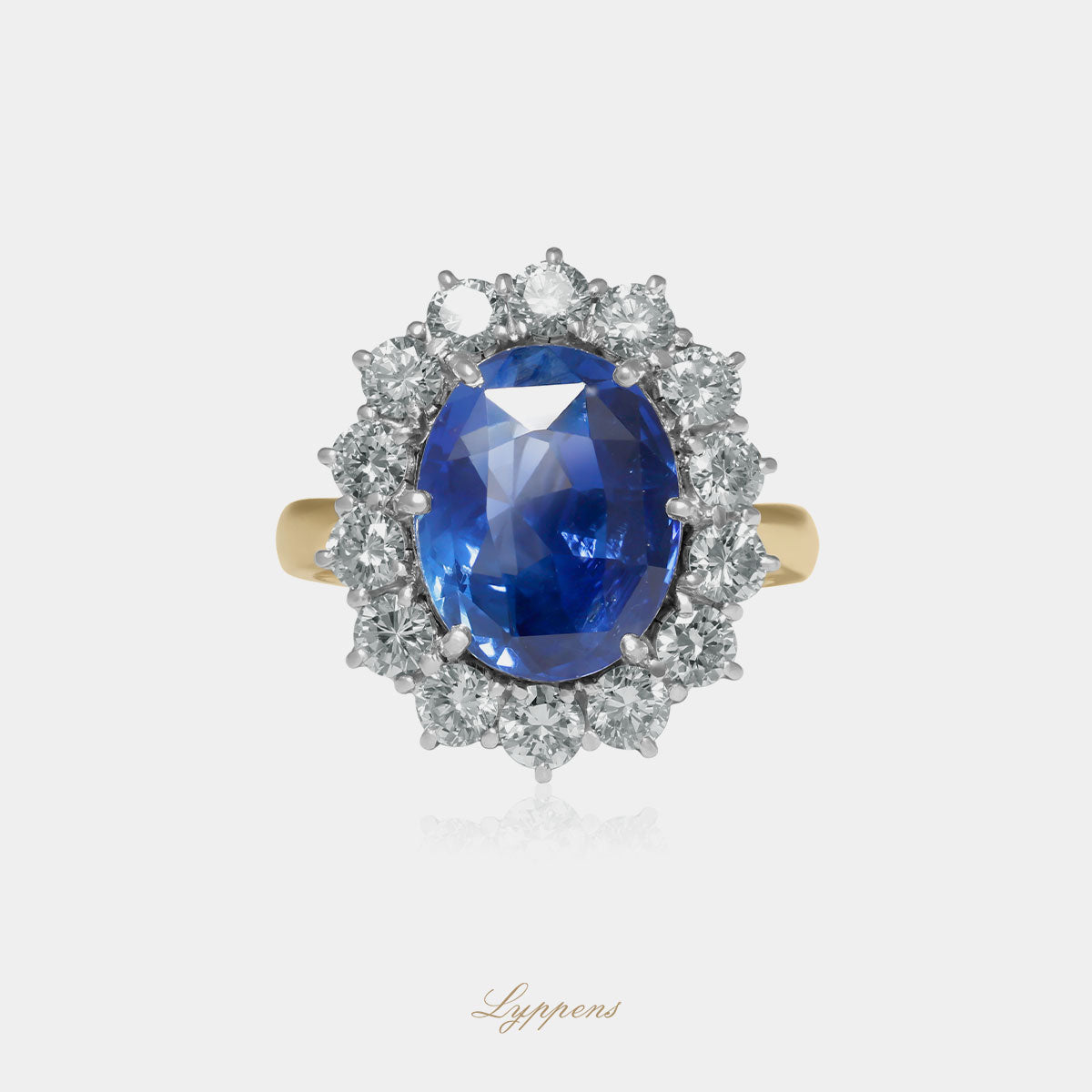 Geelgouden entourage ring gezet met ovaal geslepen saffier en briljant geslepen diamant.