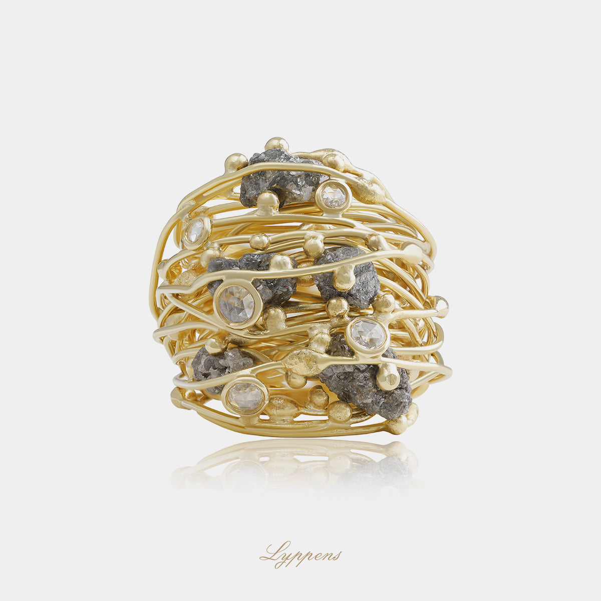 18kt geelgouden vintage ring met speels gevormd gouddraad, ruwe grijze diamant en roosgeslepen diamant