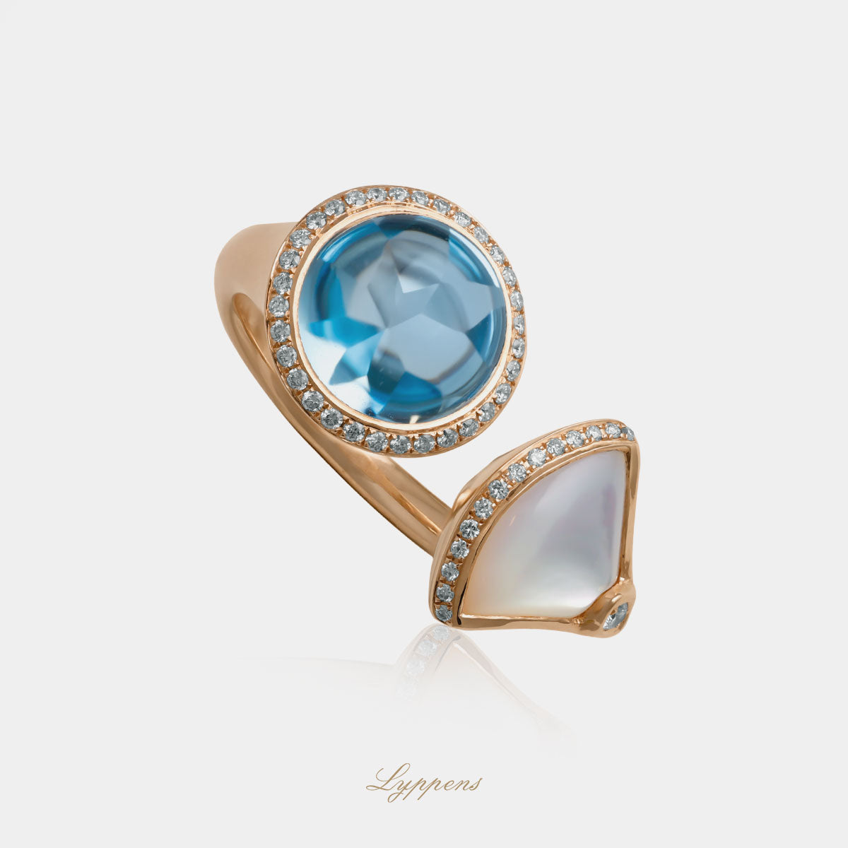 Roségouden slagring met topaas, parelmoer en briljant geslepen diamant.