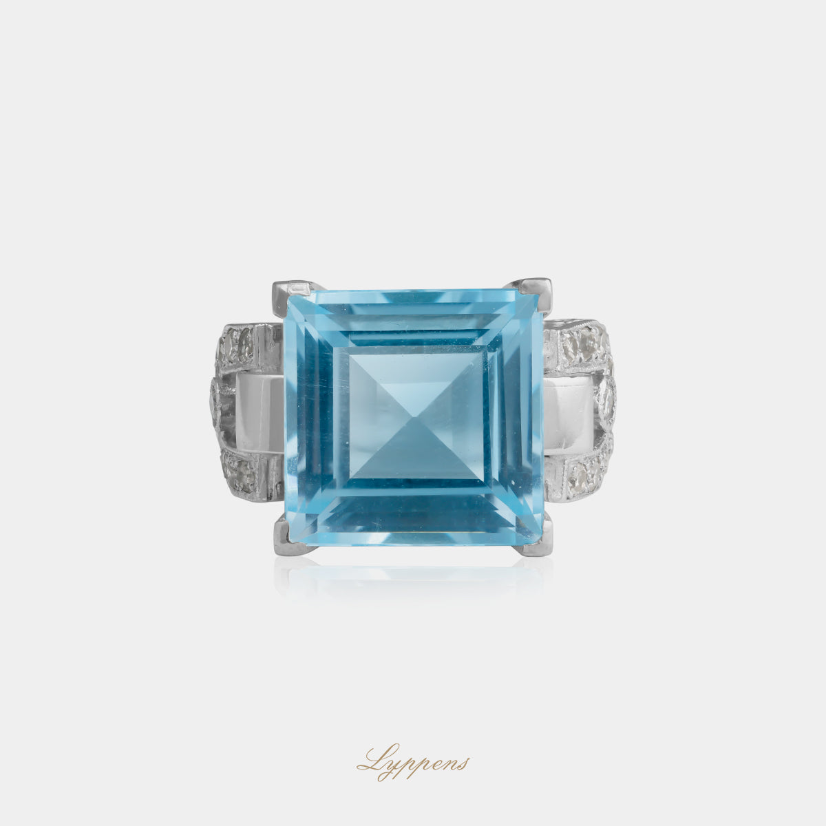 Platina vintage jaren 50 ring met ca. 14ct vierkant geslepen aquamarijn en 0.70ct achtkant geslepen diamant