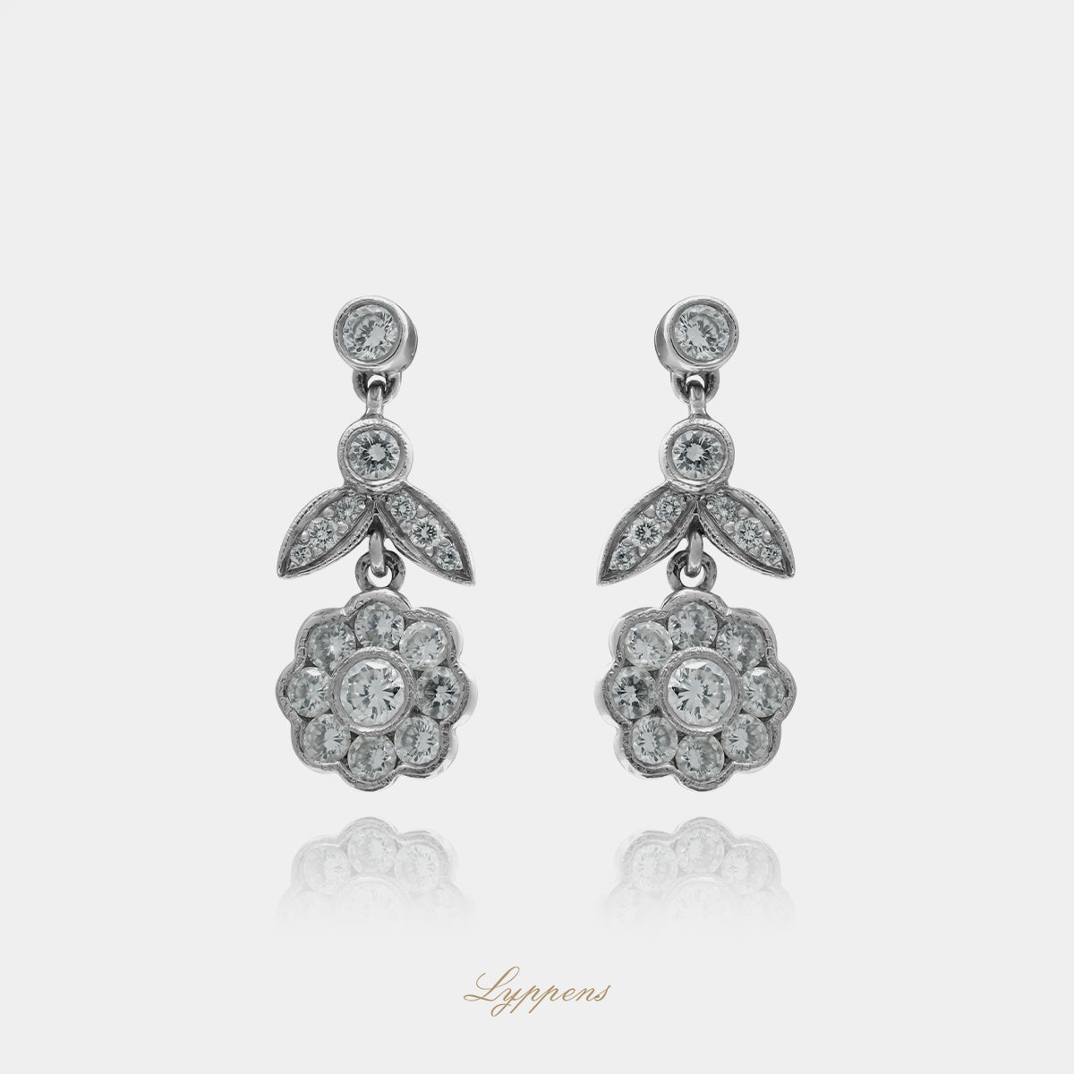Platina Tiffany & co vintage oorbellen uit de Blossem collectie gezet met briljant geslepen diamant 