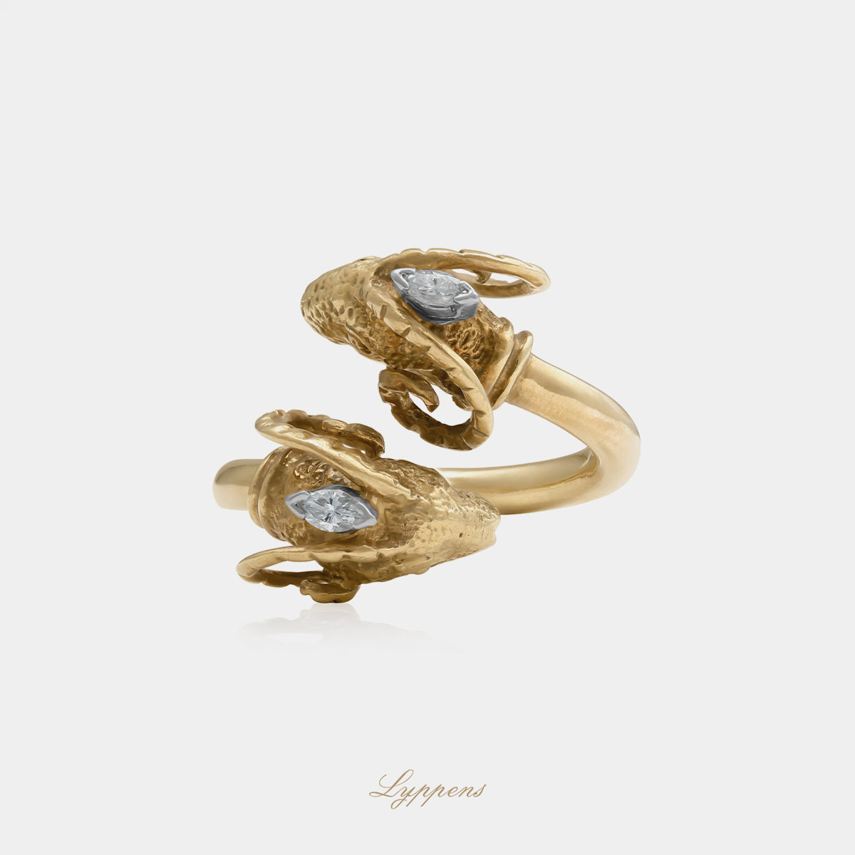 18kt geelgouden vintage jaren '70 ram ring gezet met markies geslepen diamant