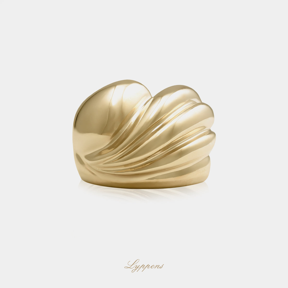 Geelgouden vintage jaren '60 dome ring in een de vorm van een golf