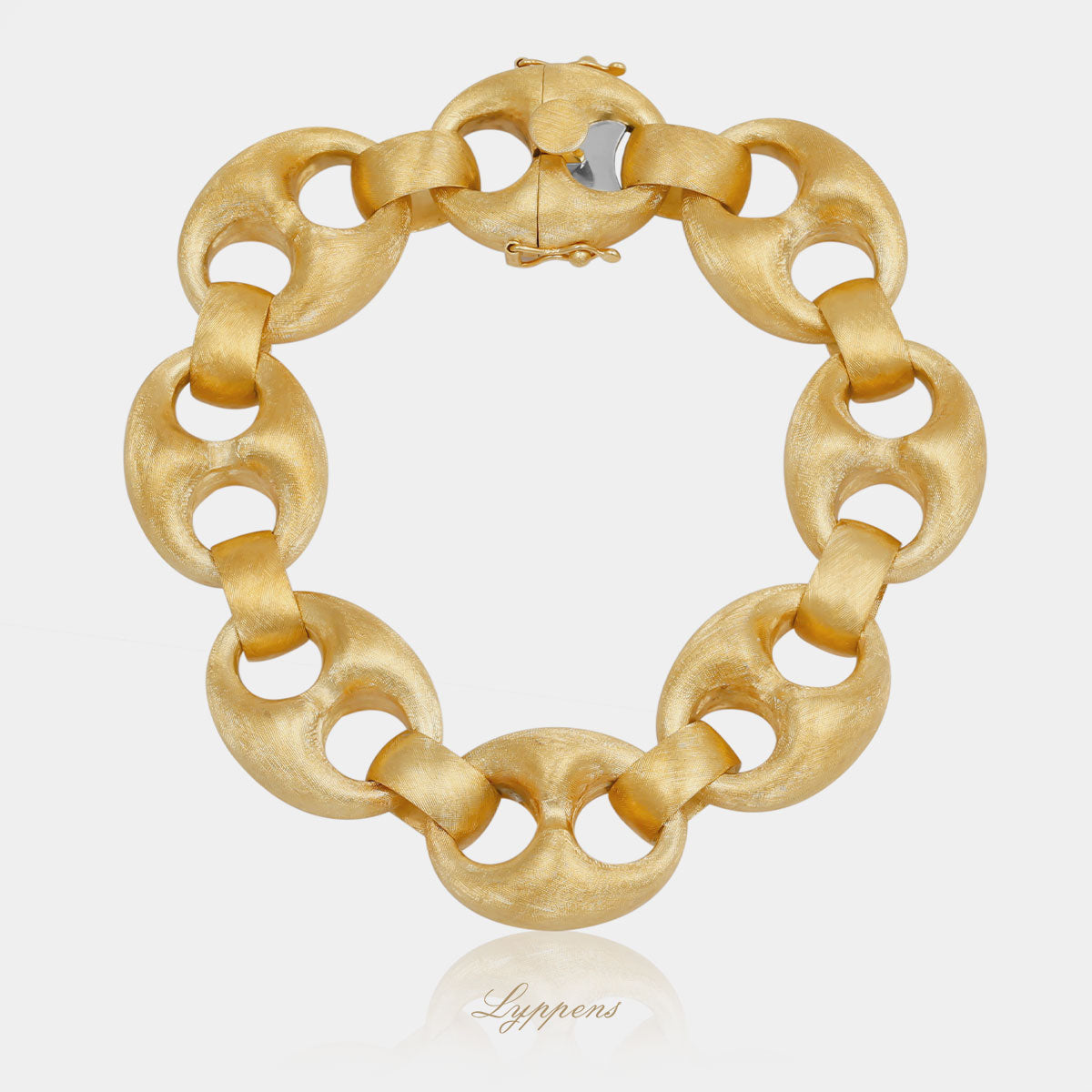 18kt geelgouden vintage koffieboon schakelarmband uit de jaren ’70 met gematteerde rigato afwerking, Italiaans vakmanschap in klassieke stijl