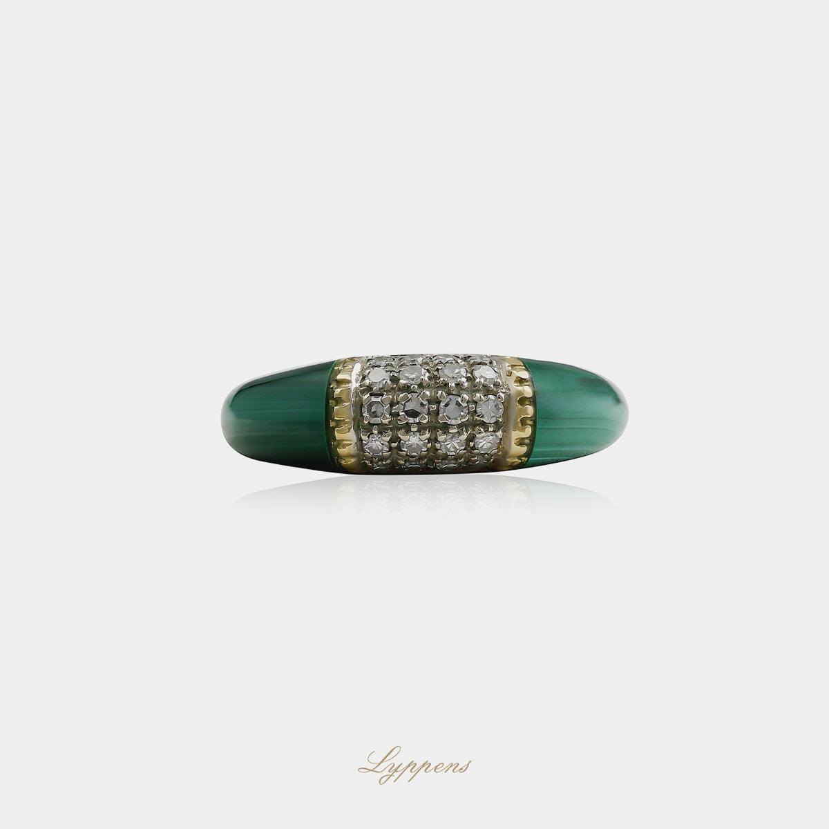 18kt geelgouden vintage jaren '70 ring met malachiet en pavé gezette achtkant geslepen diamanten van ca. 0.40ct