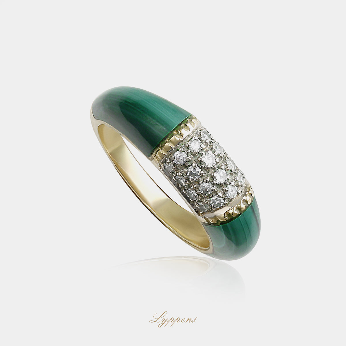 Vintage jaren '70 ring van 18kt geelgoud met groen malachiet en achtkant geslepen diamanten, totaalgewicht ca. 0.40ct