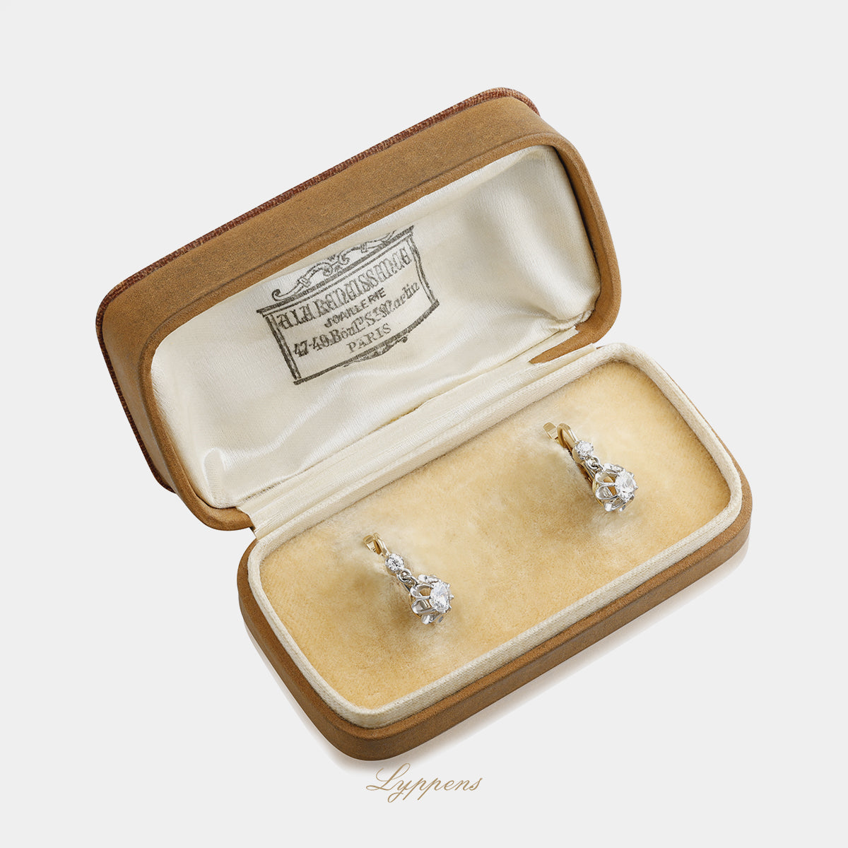 Yellow gold antique earrings with diamonds
