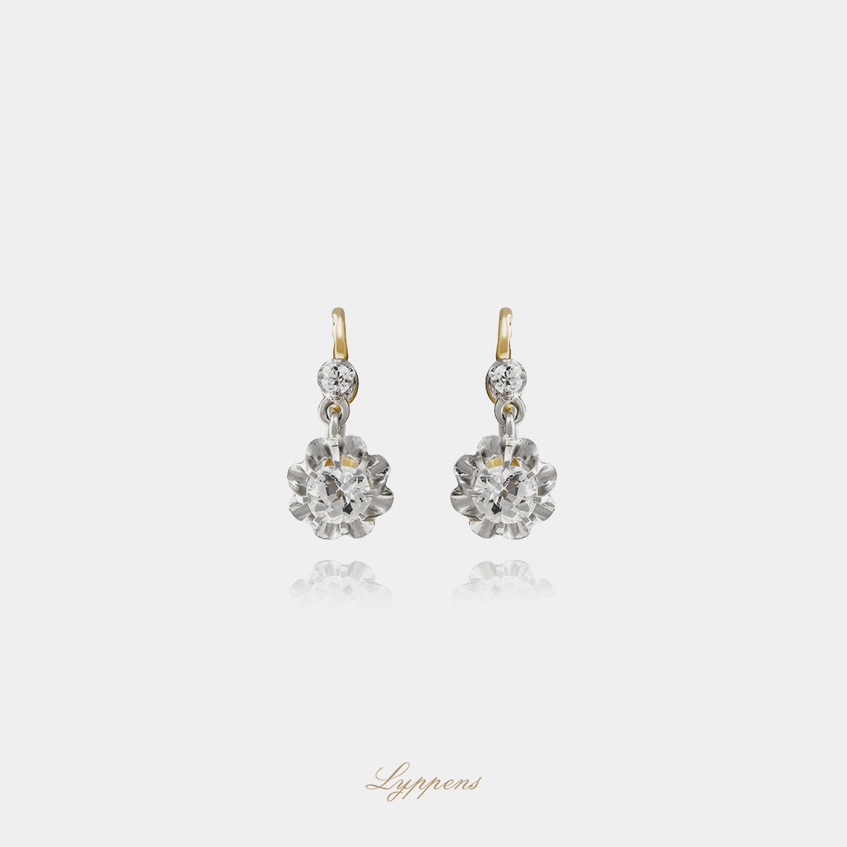 Yellow gold antique earrings with diamonds