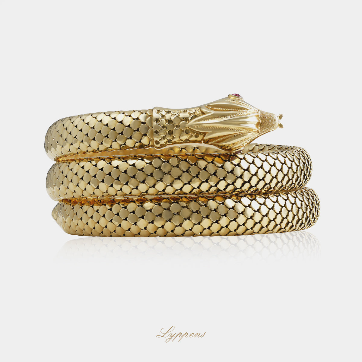 18kt geelgouden Italiaanse vintage slangenarmband uit de jaren '60 met flexibel slangenlichaam en rond geslepen robijnen ogen