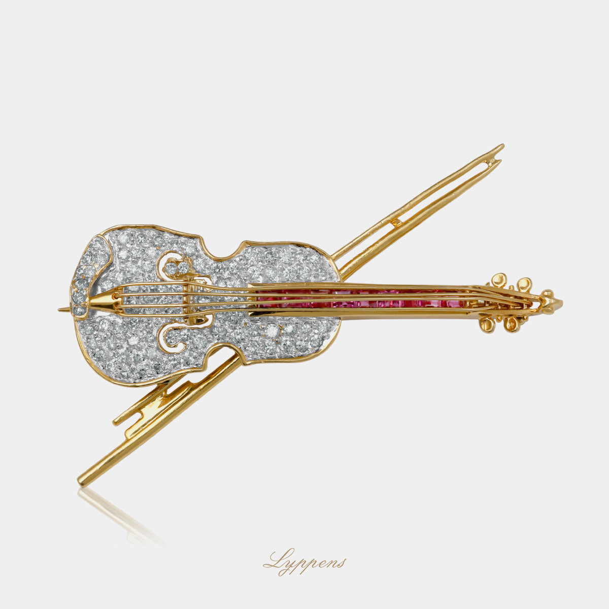 Yellow gold brooch; violin with bow