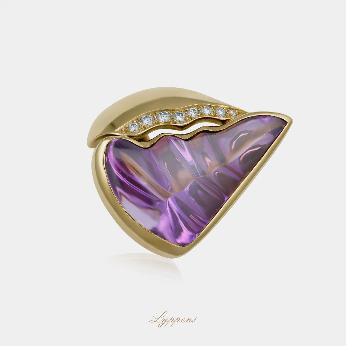 Yellow gold vintage ring with amethyst and diamonds