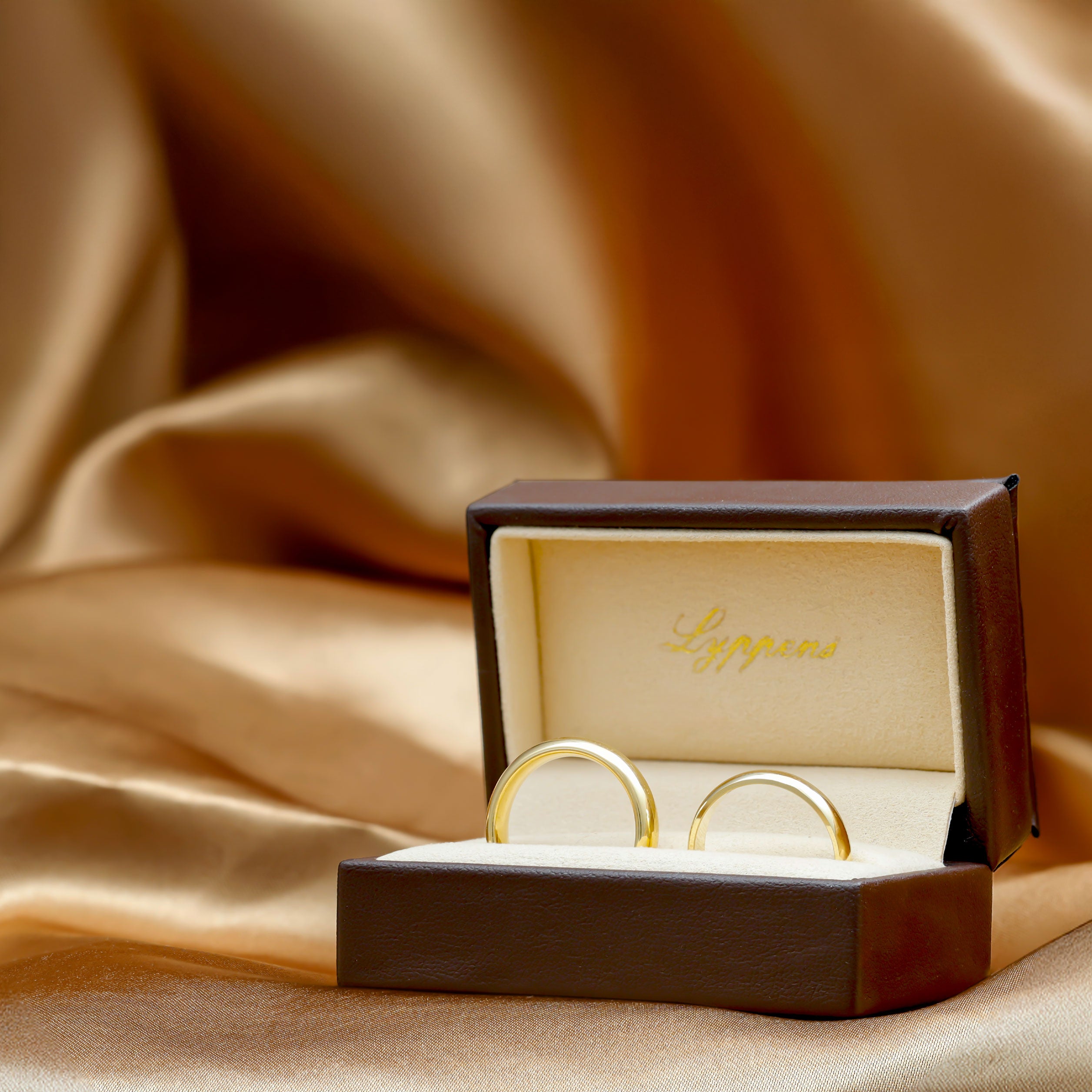 geelgouden gladde trouwinrgen in lyppens doosje