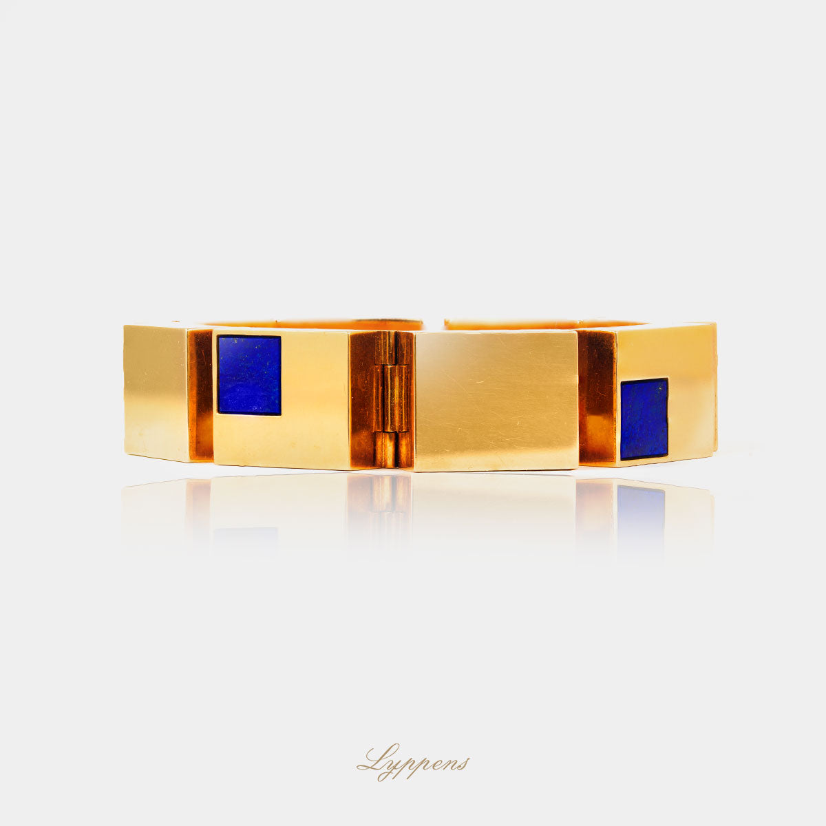 Geelgouden vintage armband van Mappins Denmark gezet met vierkante lapis lazuli.