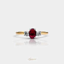 Geelgoud met robijn en diamant