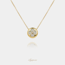 Geelgoud met parelmoer en diamant